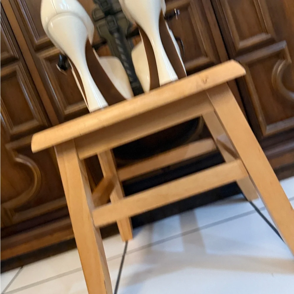 Giani Bernini Cream and Black Platform Heels